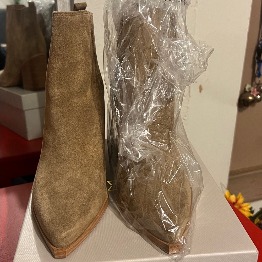 NIB Marc Fisher OSHAY Tan Suede Ankle Boots - Picture 2 of 7